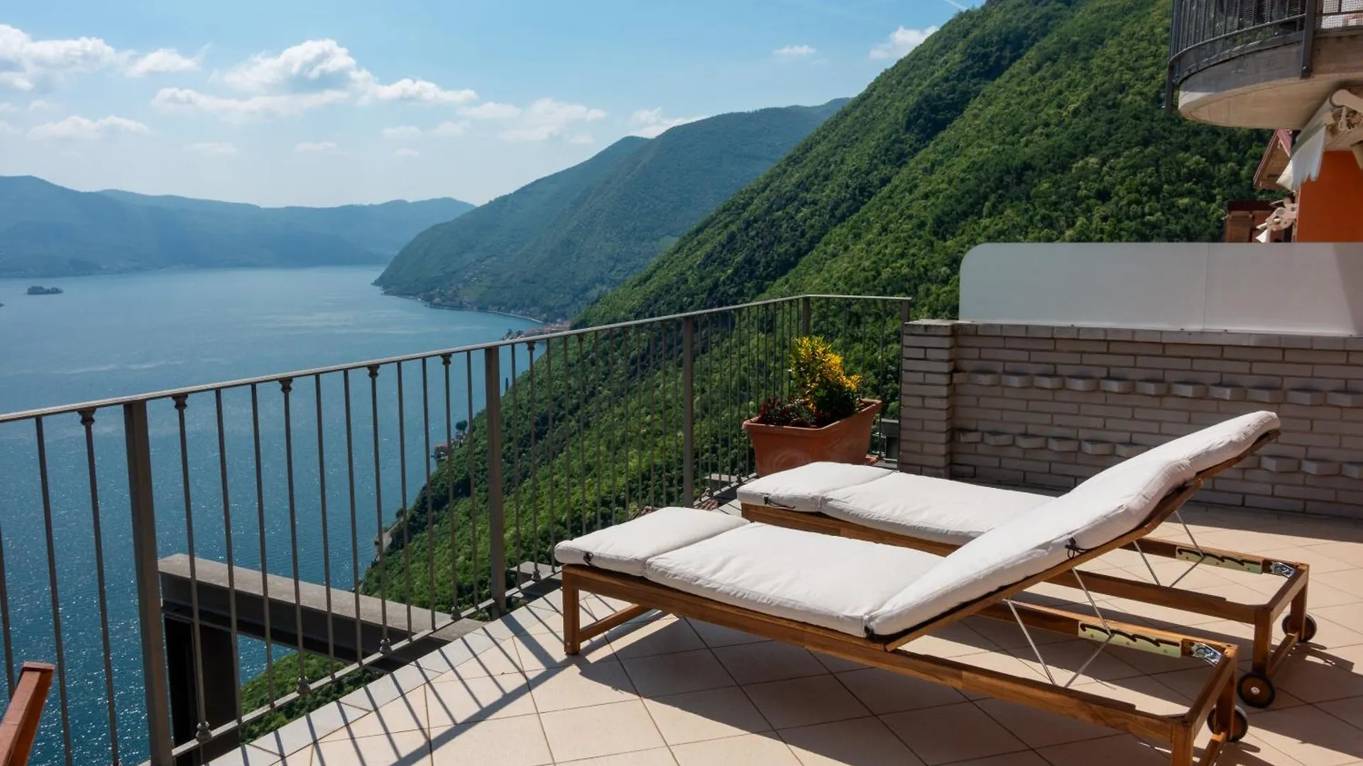 Lago & Sole Parzanica 0*,  Италия